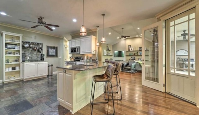 Fayetteville Private Luxury Retreat w/Hot Tub