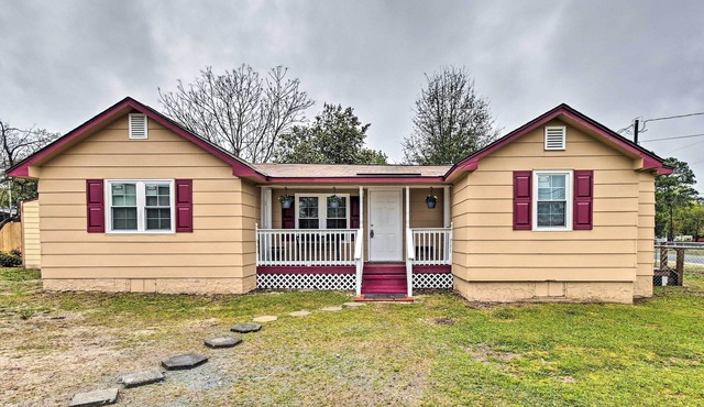 Fayetteville Vacation Home w/ Charcoal Grill!