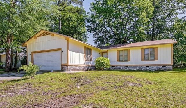 Fayetteville Vacation Rental w/Yard!