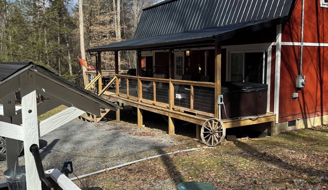 Fayetteville, WV & Summersville, WV Proximity new built cabin w firepit & hottub