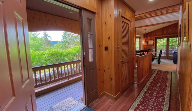 FC9 Renovated Bretton Woods Slopeside Condo With 2 Living Rooms, Foosball, air Hockey!