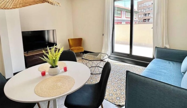 FD/ Beautiful penthouse with terrace. Parking. TV/WIFI