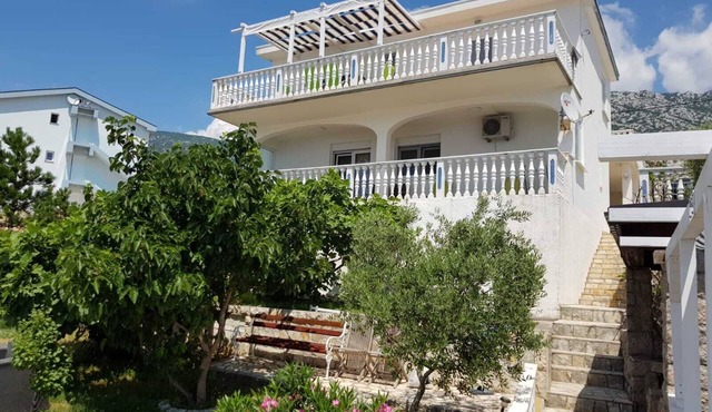 Fe-Wo Valentina by the sea with access to private beach and pool in Cesarica