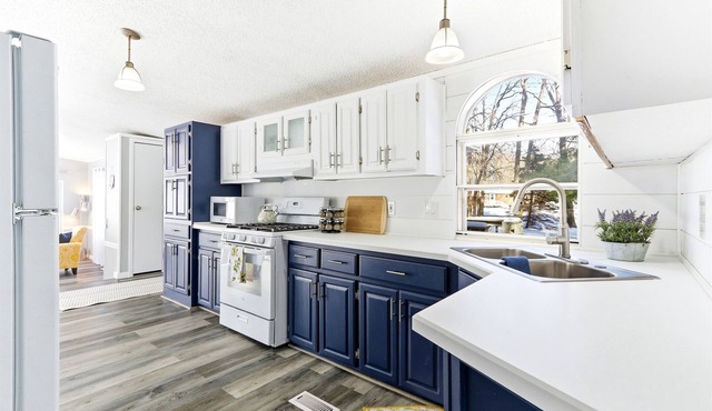 Feather Trail Guest House - 3BR Cozy Family Stay
