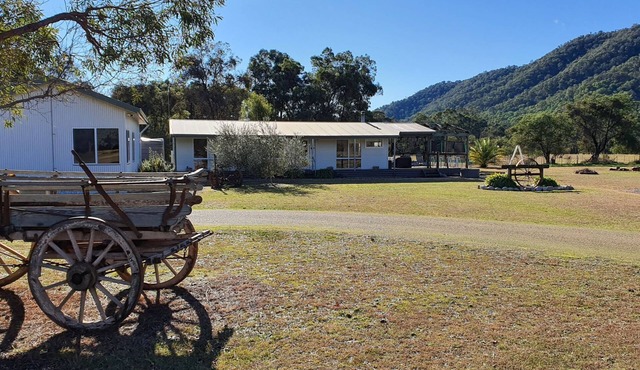 Feathertop Views - Part Alpine ski lodge and part private country estate