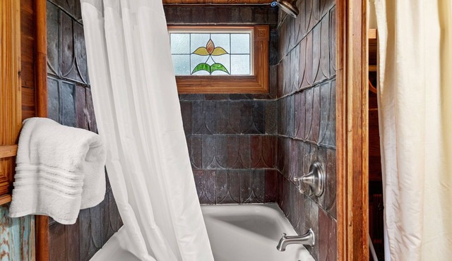 Featured in USA Today -Tiny Texas House-King Bed-Private Hot Tub