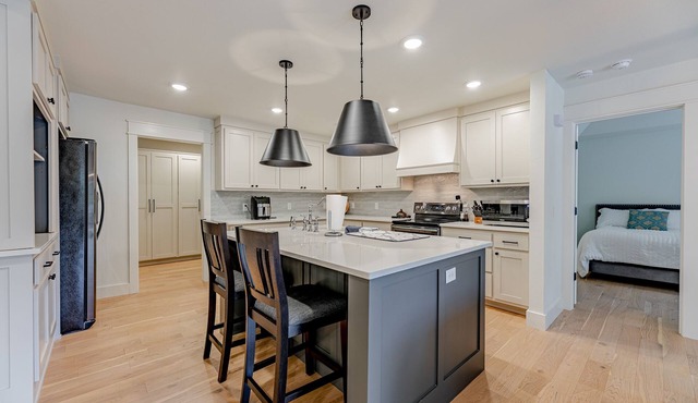 Featured On HGTV! Private Lake Access! MTB Trails!