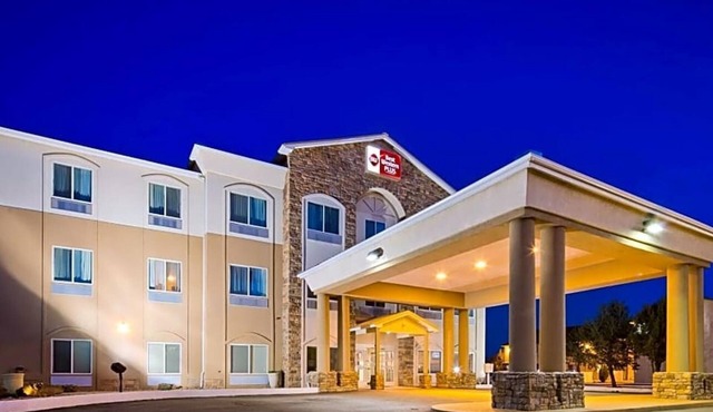 Featuring an indoor swimming pool and hot tub .