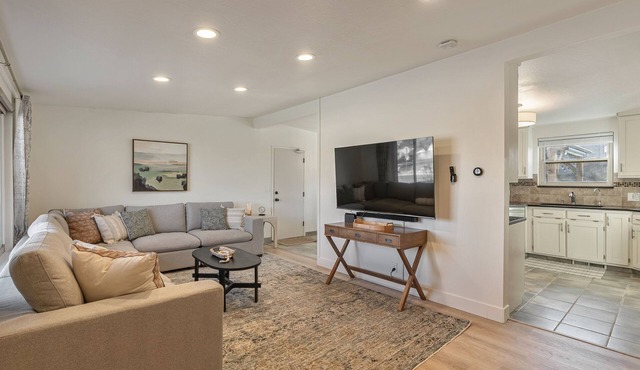 Featuring: Arcade Gameroom PoolnGreat for Families!