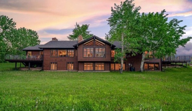 Featuring Hot Tub, WiFi and Minutes to Ski Hill