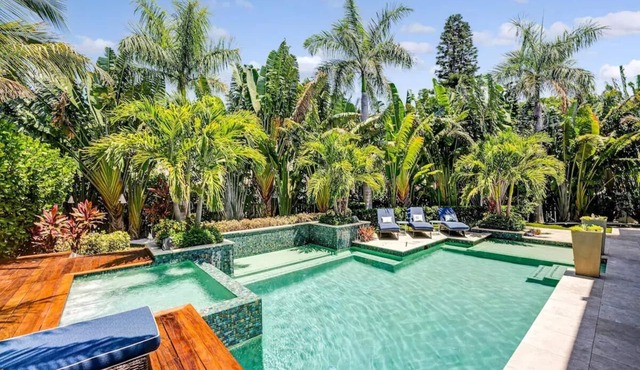 February 2027 AVAILABLE! 3 minute walk to the beautiful white quartz sand.