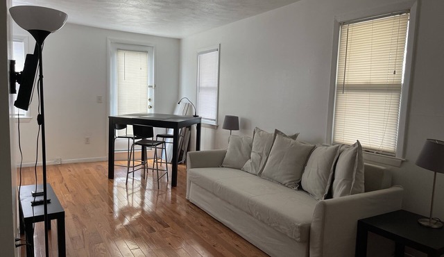 Federal Hill 2 bedroom King bed Parking PLEASE READ DESCRIPTION BEFORE BOOKING