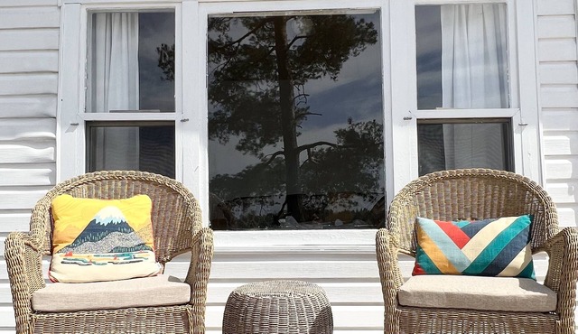 Fee's Landing Resort - Jack Pine Cottage- 2BDRM