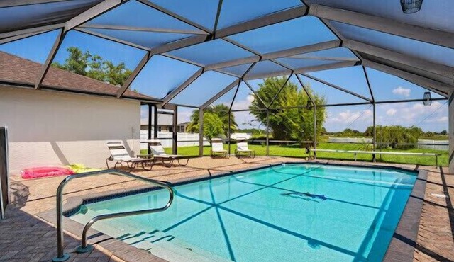 Feel @ Home Ft Myers | 3bd | 2bh | POOL | sleeps 8