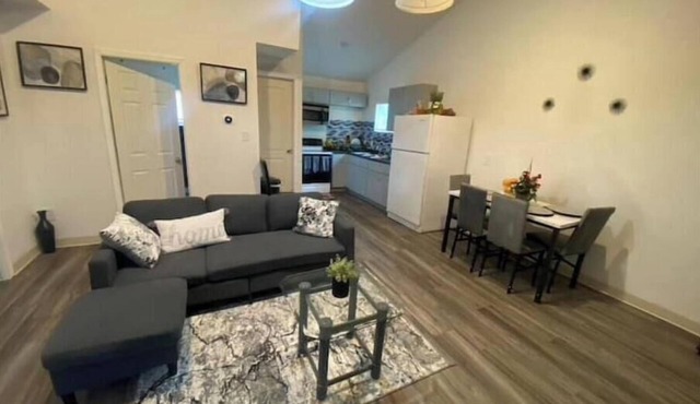 Feel like home! close to airport & downtown