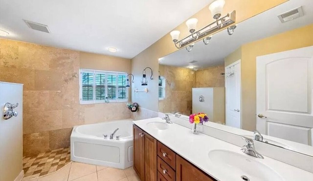 Feel like home. single home in upscale gated community with great amenities.