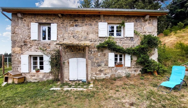 Feel the tranquility in this Loire house at the entrance to the Regional Natural Park Pilat.