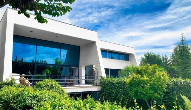 Feel welcome to a spectacular home!