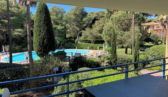 Feet in Giens water in a seaside garden