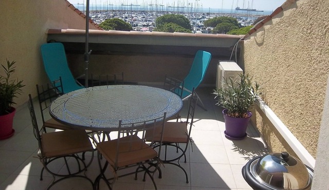 FEET IN THE WATER AT 100M BEACH WITH TERRACE OF 19 M² + SEA VIEW