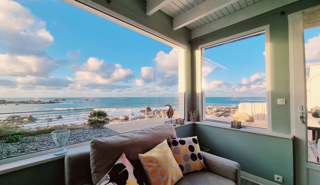 Feet in the water: IMPRENABLE SEA VIEW + JACUZZI