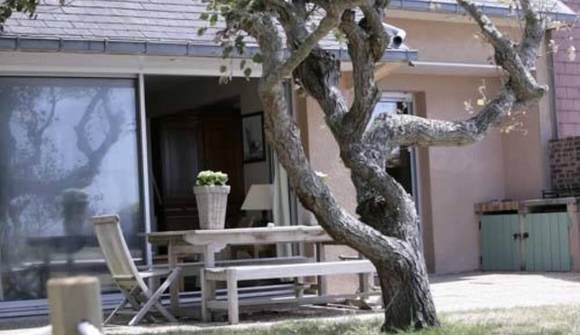 Feet in the water, our holiday villa overlooking the Chausey Islands, 10 km from Granville