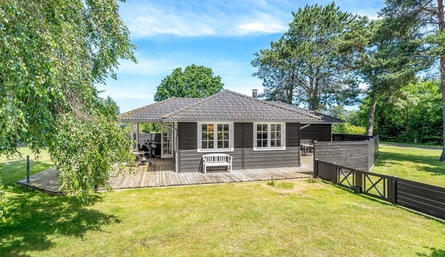 "Felicia" - 350m from the sea by Interhome