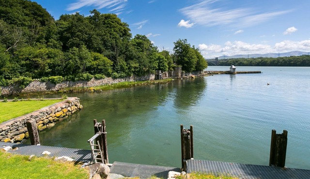 Felin Hen - sleeps 12 guests in 6 bedrooms