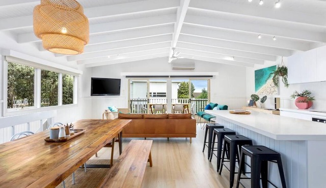 Felix Beach House - 150m FROM FISHERMANS BEACH