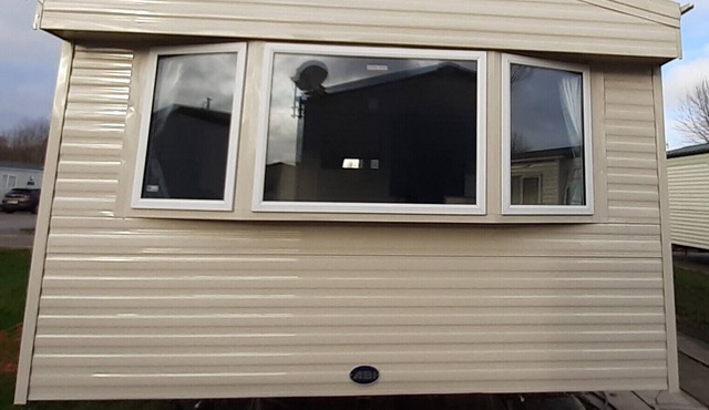 Felixstowe beach holiday park caravan/mobile home