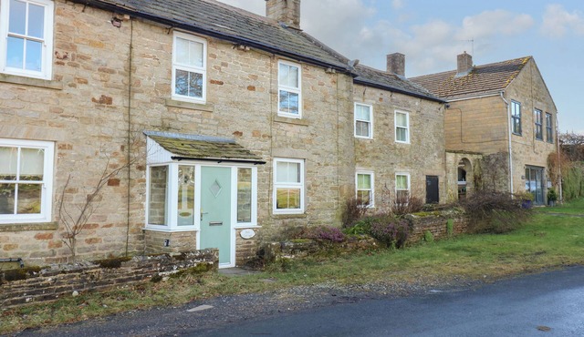 FELL COTTAGE, pet friendly, with open fire in Middleton-In-Teesdale