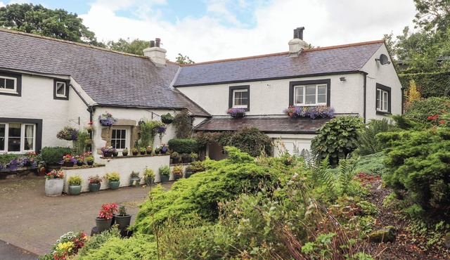 FELL COTTAGE, pet friendly, luxury holiday cottage in Ireby