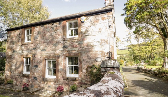 FELL FOOT, pet friendly, character holiday cottage in Eskdale Green