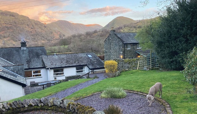 FELLDALE, pet friendly, with open fire in Ullswater