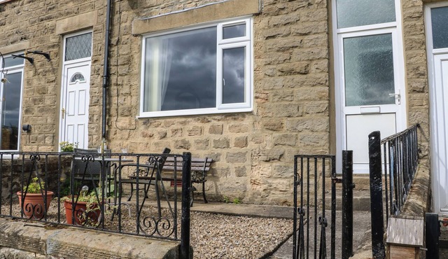 FELLEND HOUSE, pet friendly, with open fire in Cockfield