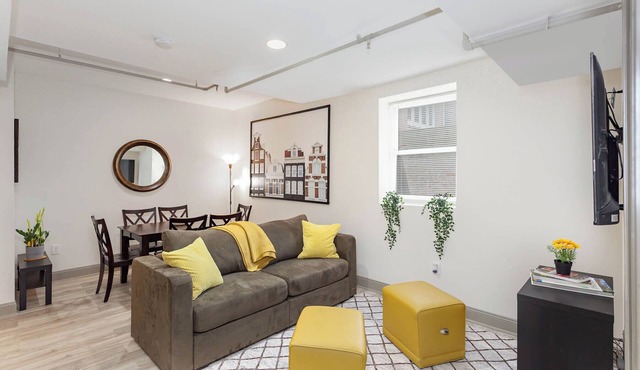 Fells Point Hideaway - 2BR w/Free Street Parking!