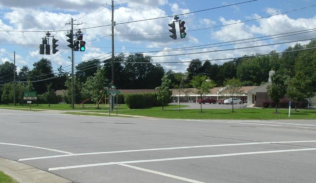 Fels Three Crown Motel