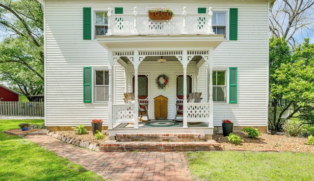 ‘Femme Osage Haus’ Getaway w/Hot Tub in Augusta!