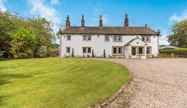 FENCE HOUSE, pet friendly, luxury holiday cottage in Fence