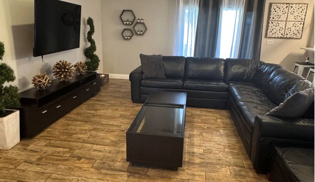 Fenced 2-bedroom house in pleasant Jupiter near Roger Dean Stadium