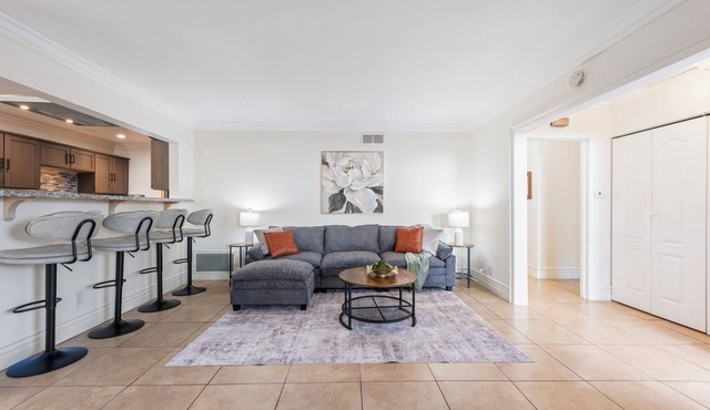 Fenced 4BR - Pets OK, Park4Cars, W/D, Office Desk!