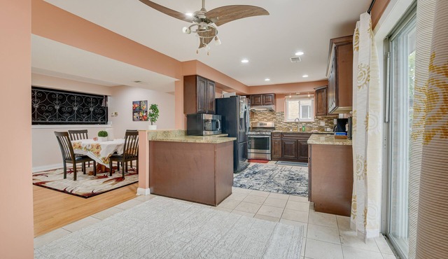 Fenced Backyard: Family Getaway in Des Plaines!
