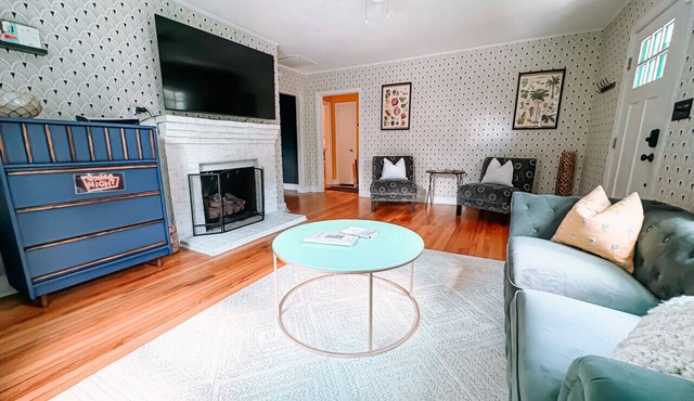Fenced Backyard- Family Games- Playstation 5! - Close to Downtown