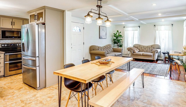 Fenced Backyard, Grill & Deck: Bernville Home!