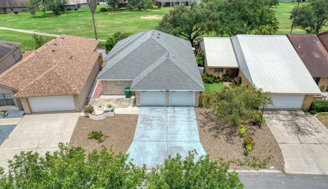 Fenced Backyard Pet Friendly Garage Parking