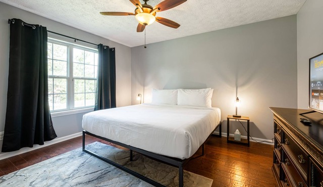 Fenced BKYD & Firepit 1 Mile To Lakepoint Sports