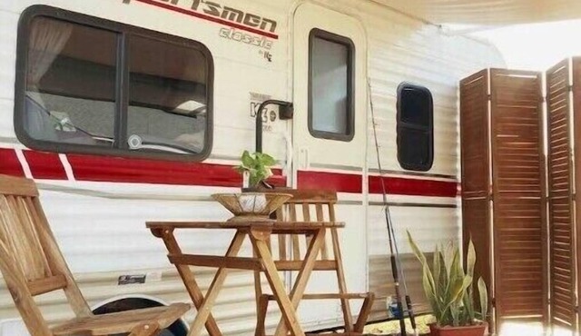 Fenced Camper with patio 15 min from Universaln