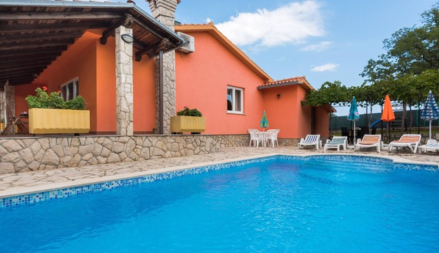 Fenced family and pet-friendly Villa near Rabac, fully air-cond, quiet location