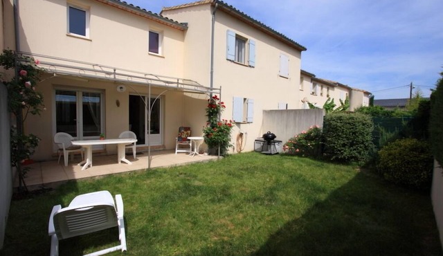 Fenced villa, 4 people, garden, St-Quentin-la-Poterie 4km from historic Uzès,