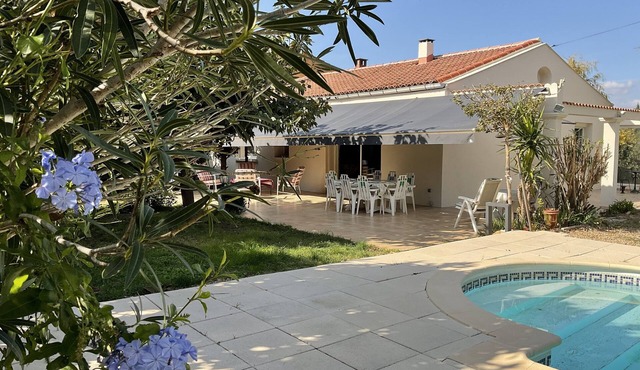 Fenced garden with 10x4 pool, 85m2 terrace and shaded terrace